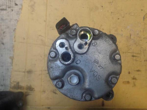 COMPRESSEUR DE CLIMATISATION VAG - Vue 3